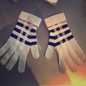Burberry wool gloves